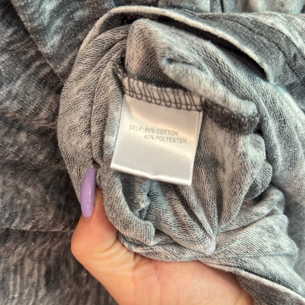 Women's Washed Gray V-Neck Tee - Picture 5 of 10